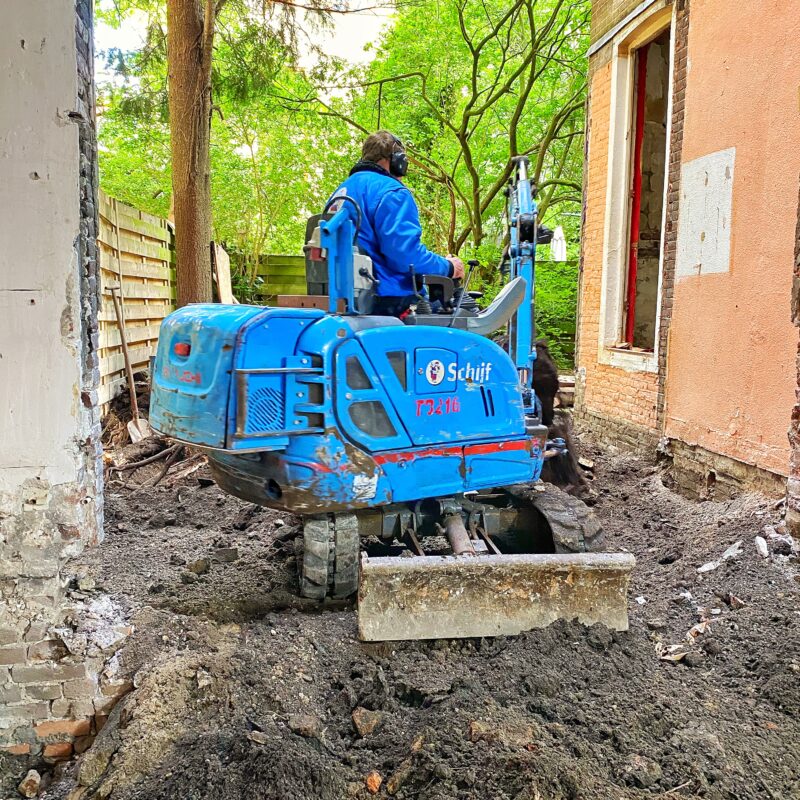 Sloopwerk, bodemsanering en plaatsen damwand Henri Polaklaan
